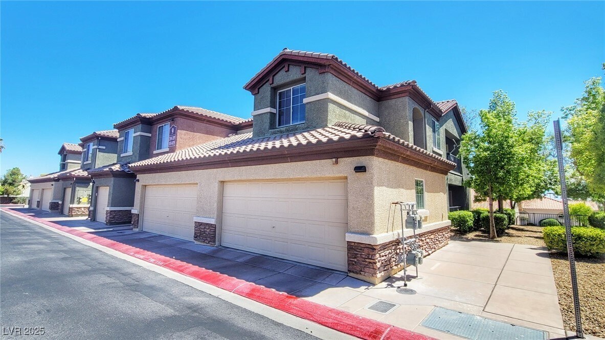 8324 W Charleston Blvd in Las Vegas, NV - Building Photo