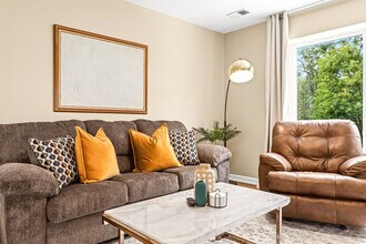 18423 Sharon Ln in Roseville, MI - Foto de edificio - Building Photo