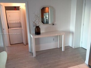 951 Brickell Ave, Unit 3509 in Miami, FL - Building Photo - Building Photo