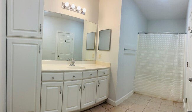1505 Cadfel Ct, Unit 206 in Wilmington, NC - Foto de edificio - Building Photo