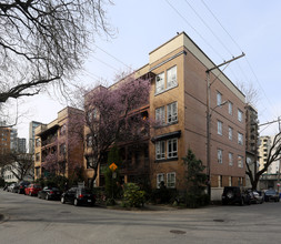 The Kenilworth in Vancouver, BC - Building Photo - Building Photo