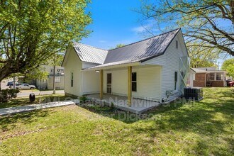 300 W Railroad St in Dickson, TN - Building Photo - Building Photo