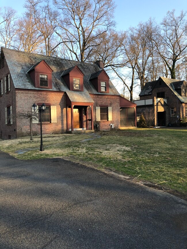 property at 10 Darroch Rd