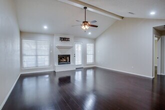 142 N Utica Ave in Lubbock, TX - Foto de edificio - Building Photo