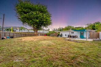 3961 NE 10th Ave-Unit -1 in Oakland Park, FL - Building Photo - Building Photo