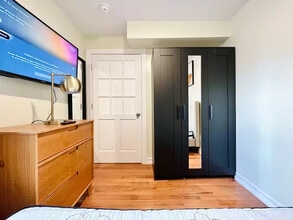 Furnished room/NOT APARTMENT in Queens, NY - Foto de edificio - Building Photo