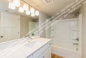709 NE Hunter Dr in Ankeny, IA - Building Photo - Building Photo