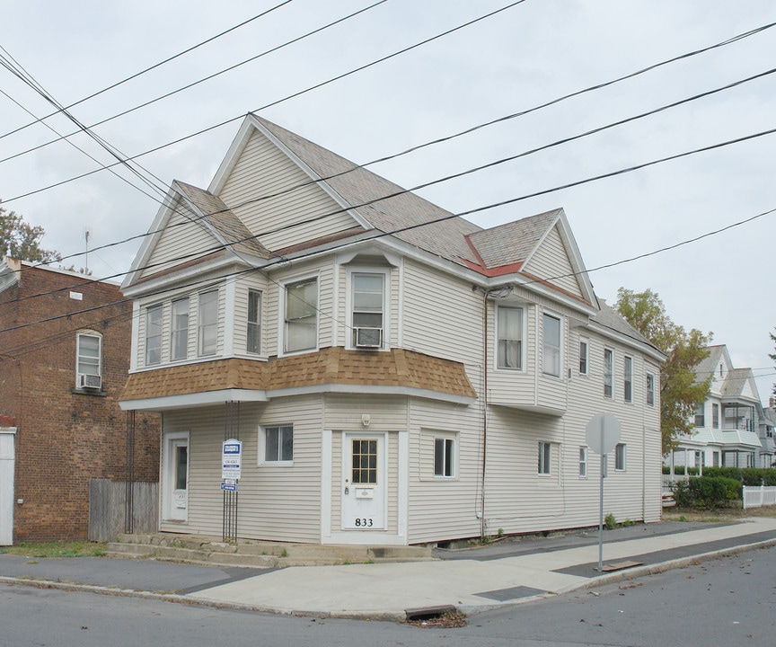 831-833 Congress St in Schenectady, NY - Building Photo