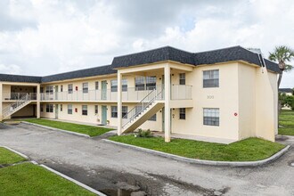 Rex Terrace in Palm Springs, FL - Building Photo - Building Photo