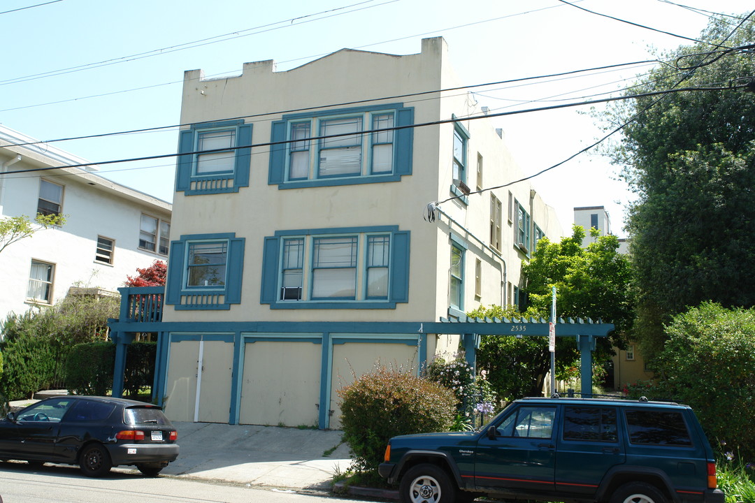 2535 Regent St in Berkeley, CA - Foto de edificio