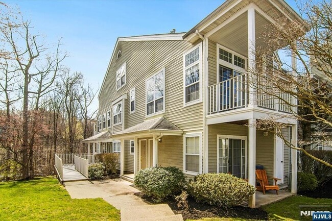 property at 1125 Hyde Park Ct
