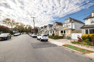 9210 224th St in Queens Village, NY - Building Photo - Building Photo