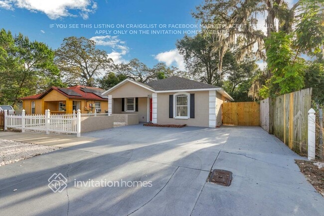 property at 8613 N Mulberry St