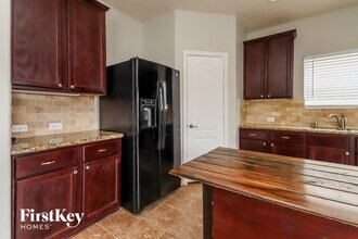 517 Fieldhaven Ct in La Marque, TX - Building Photo - Building Photo