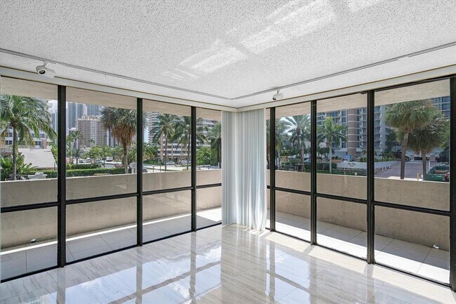 2050 S Ocean Dr in Hallandale Beach, FL - Building Photo - Building Photo