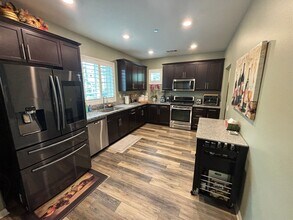 27470 Poppy Ct in Santa Clarita, CA - Building Photo - Building Photo