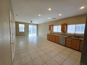 233 Country Greens Ave in Las Vegas, NV - Building Photo - Building Photo