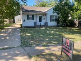 2423 26th St, Unit Rear in Lubbock, TX - Building Photo