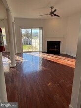 111 Glacier Dr in Berlin, NJ - Foto de edificio - Building Photo