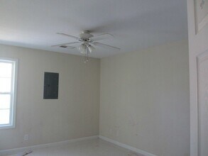 9063-1B Pembroke Rd in Oak Grove, KY - Building Photo - Building Photo