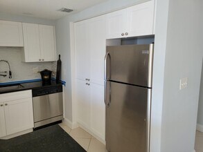 4401 Crystal Lake Dr-Unit -102 in Pompano Beach, FL - Building Photo - Building Photo