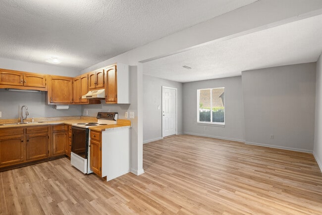 511 Poplar St, Unit C in Graham, NC - Foto de edificio - Building Photo