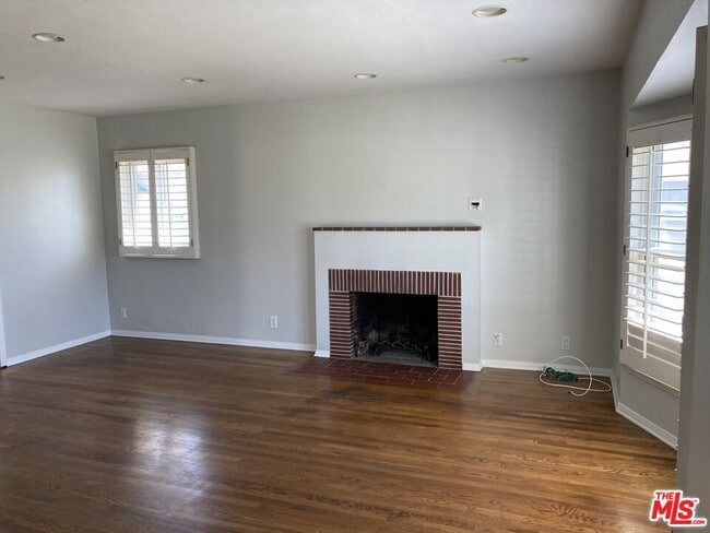 6607 W 87th St in Los Angeles, CA - Building Photo - Building Photo