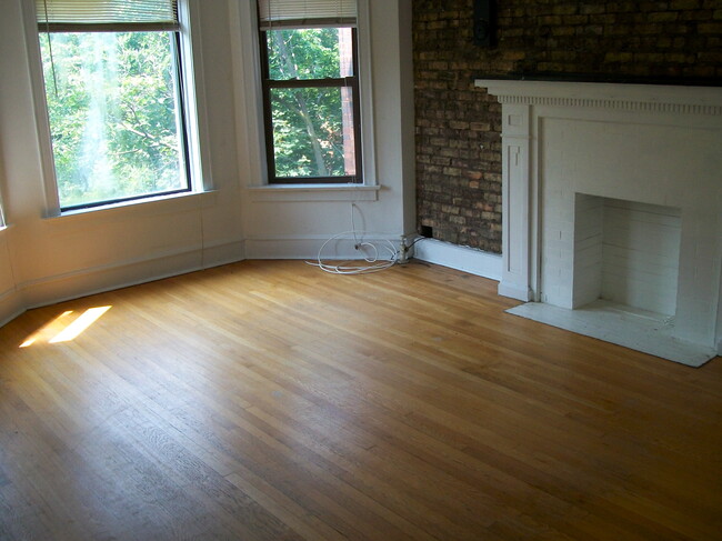 3755 N Fremont St, Unit Fremont 1N in Chicago, IL - Building Photo - Building Photo