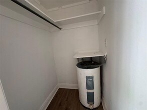 921 NE 17th Ave, Unit 4 in Fort Lauderdale, FL - Building Photo - Building Photo
