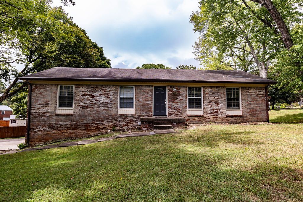 205 Lady Marion Dr in Clarksville, TN - Building Photo