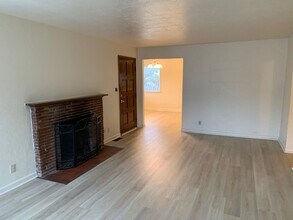 6555 25th Ave NE in Seattle, WA - Building Photo - Building Photo