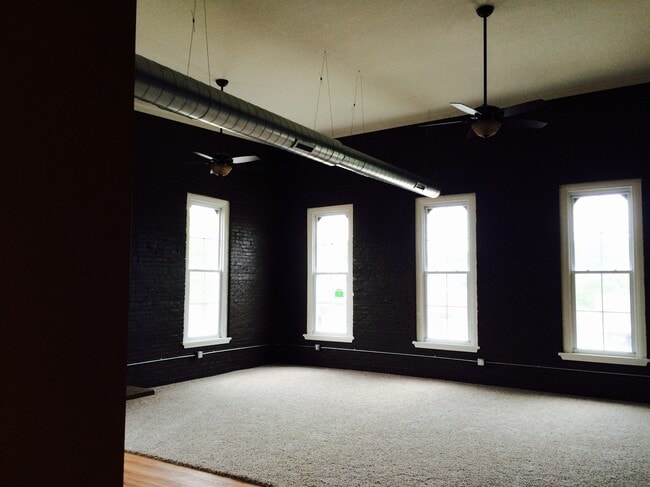 135 S Main St, Unit 135 South Main in Romeo, MI - Foto de edificio - Building Photo