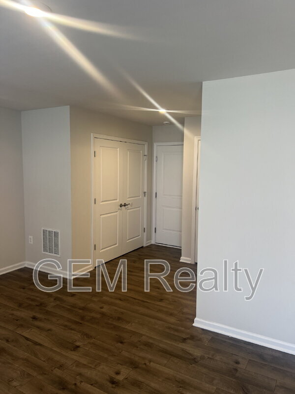 property at 1833 Sag Harbor Ln