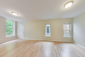 2323 N Cambridge Ave in Chicago, IL - Building Photo - Building Photo