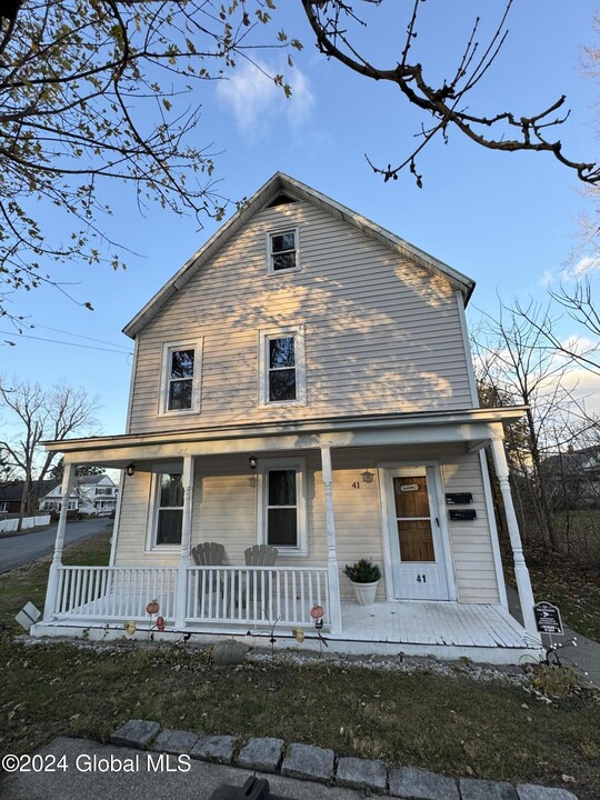 41 Craig St in Watervliet, NY - Building Photo