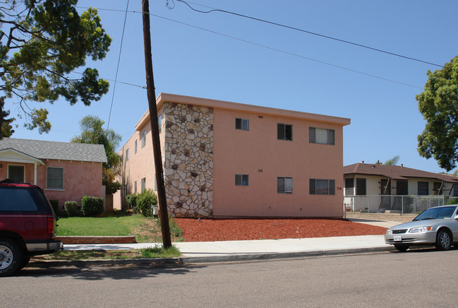 216 Del Mar Ave in Chula Vista, CA - Foto de edificio - Building Photo