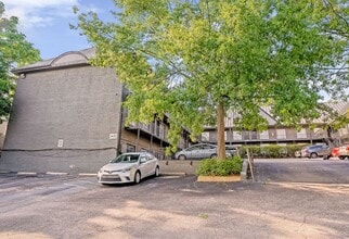 Clairmont Hill in Birmingham, AL - Foto de edificio - Building Photo