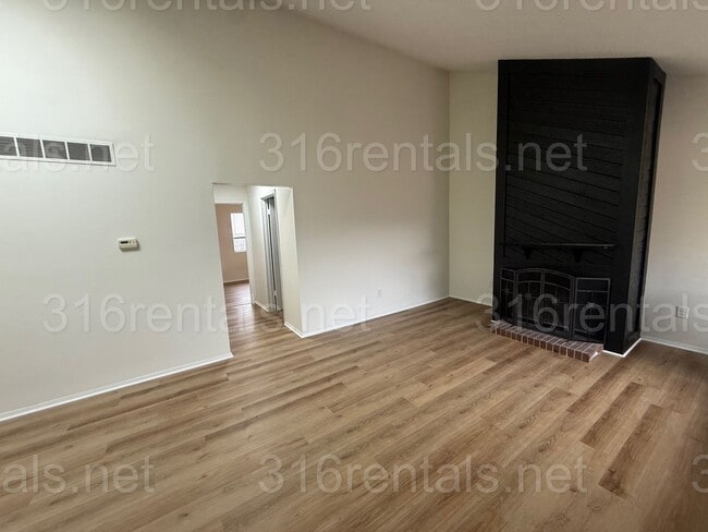 property at 1122-1124 S Laurel St