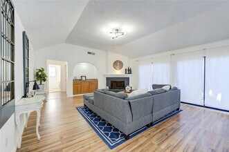 3927 Summit Valley Dr in Houston, TX - Building Photo - Building Photo