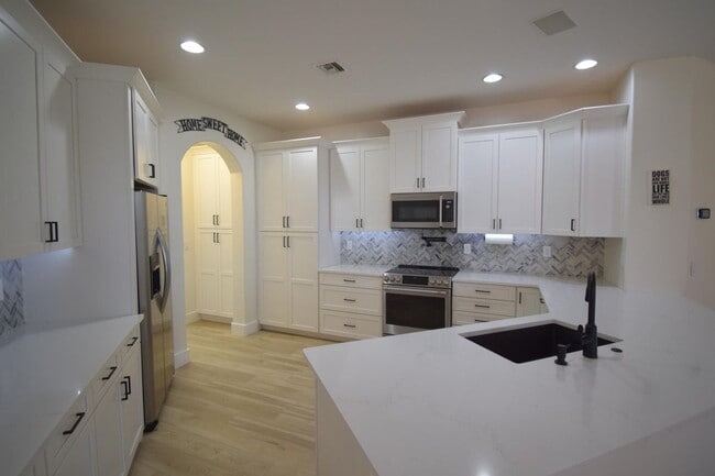 359 SW Kestor Dr in Port St. Lucie, FL - Building Photo - Building Photo