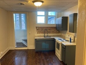33 S Main St, Unit Apt 1 in Chambersburg, PA - Building Photo - Building Photo