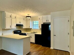 5870 Sheldon Ct in Atlanta, GA - Building Photo - Building Photo