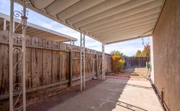 1725 Kings Dr in Paso Robles, CA - Building Photo - Building Photo