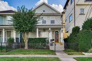 1504 W 23rd St in Houston, TX - Building Photo