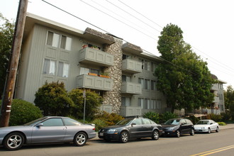 360 Monte Vista Ave in Oakland, CA - Building Photo - Building Photo