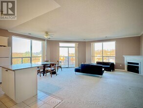 255-255 Keats Way in Waterloo, ON - Building Photo - Building Photo