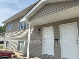 160 Balcerzak Dr in Mankato, MN - Building Photo