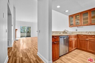 645 Chestnut Ave in Long Beach, CA - Building Photo