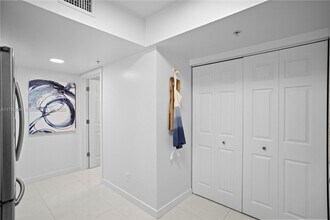 529 E Sheridan St in Dania Beach, FL - Foto de edificio - Building Photo