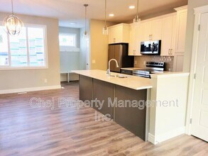 1436 Keswick Dr SW in Edmonton, AB - Building Photo - Building Photo